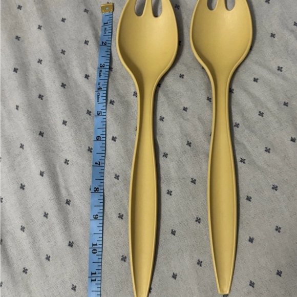 VINTAGE TUPPERWARE YELLOW SPOON SALAD FORK TONGS 12" - Picture 1 of 6